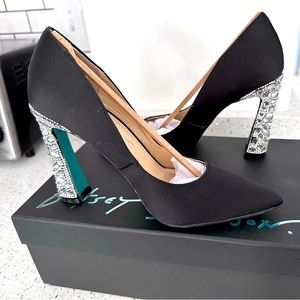 Betsey Johnson Corie size 7 pump brand new